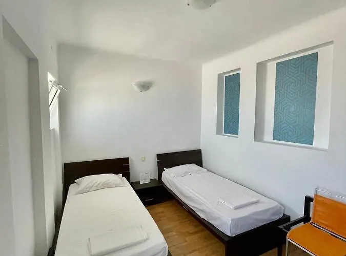 Hostel Cazino Nord *